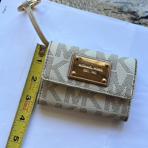 Michael Kors wallet with key holder - Picture 6 of 8